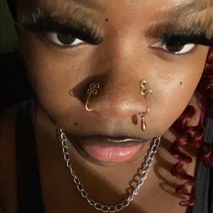 Meet your Posher, Nakira